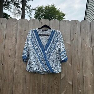 Blue‎ & white floral overlap top by blue b collection size small